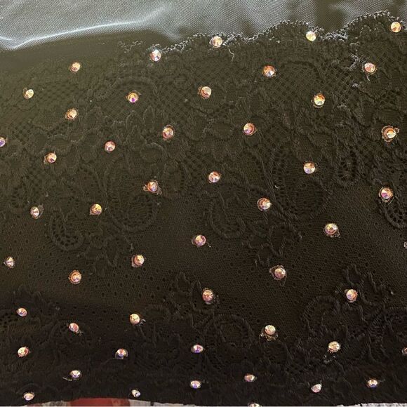 ✨ Lightweight Long sleeve crop top with lace and rhinestone details. Size Large - Picture 7 of 14